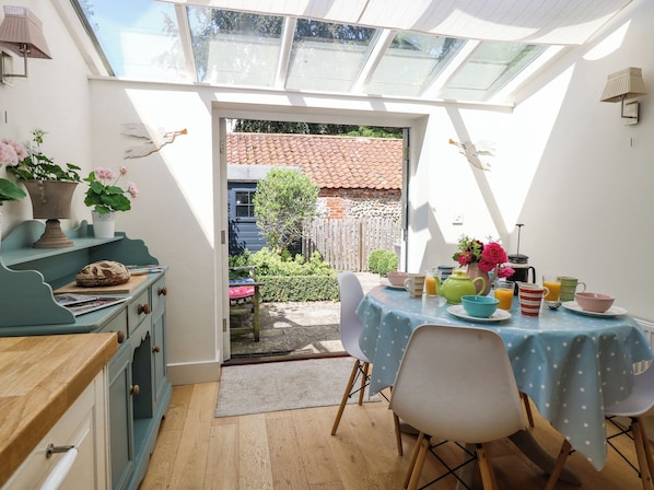 Cottage | Dining