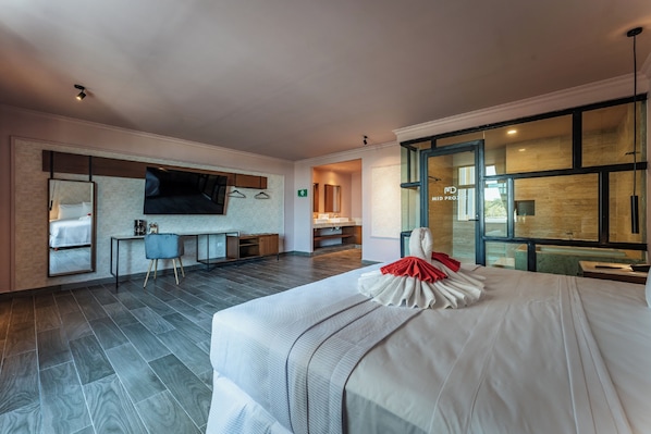 Desk, iron/ironing board, free WiFi, bed sheets - Hotel MID Project (Mérida)