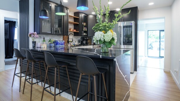 Unclassified image, 1 of 24, button - Smart Home, close to Airport & Beach etc. (Hollywood)