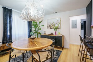 Dining - Smart Home, close to Airport & Beach etc. (Hollywood)