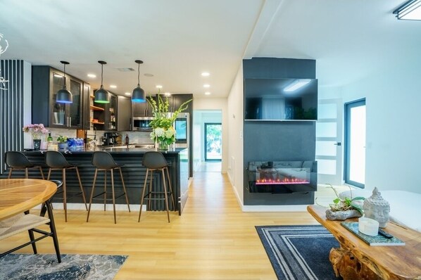 Interior - Smart Home, close to Airport & Beach etc. (Hollywood)