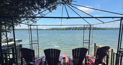 Hidden Gem Lakefront cottage 1-1/2 hrs N of GTA. Perfect for Family getaway