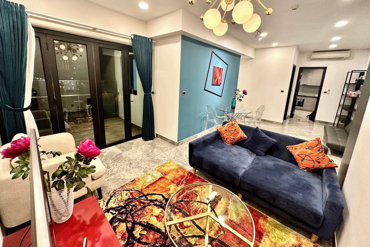 Apartamento design | Área de estar | Smart TV 55 polegadas com canais digitais, filmes pagos