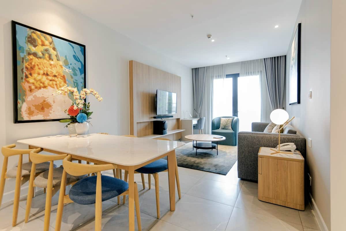 Apartamento superluxo | Área de estar | Smart TV 55 polegadas com canais digitais, filmes pagos