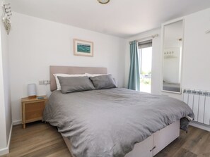 1 habitación, decoración personalizada y muebles diferentes 