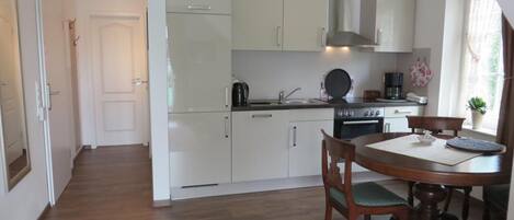 Refrigerador, horno, parrilla de estufa y lavavajillas