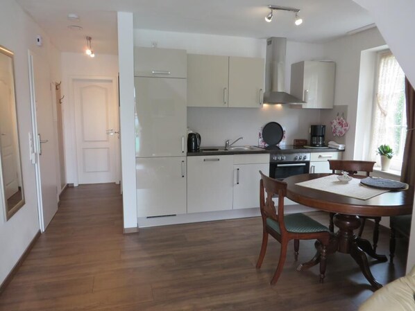 Kühlschrank, Ofen, Herdplatte, Geschirrspüler