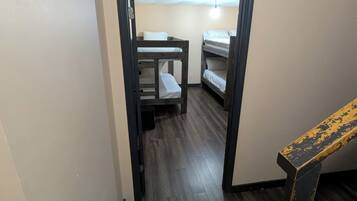 4 bedrooms, free WiFi, bed sheets