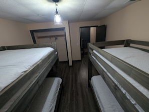 4 bedrooms, free WiFi, bed sheets