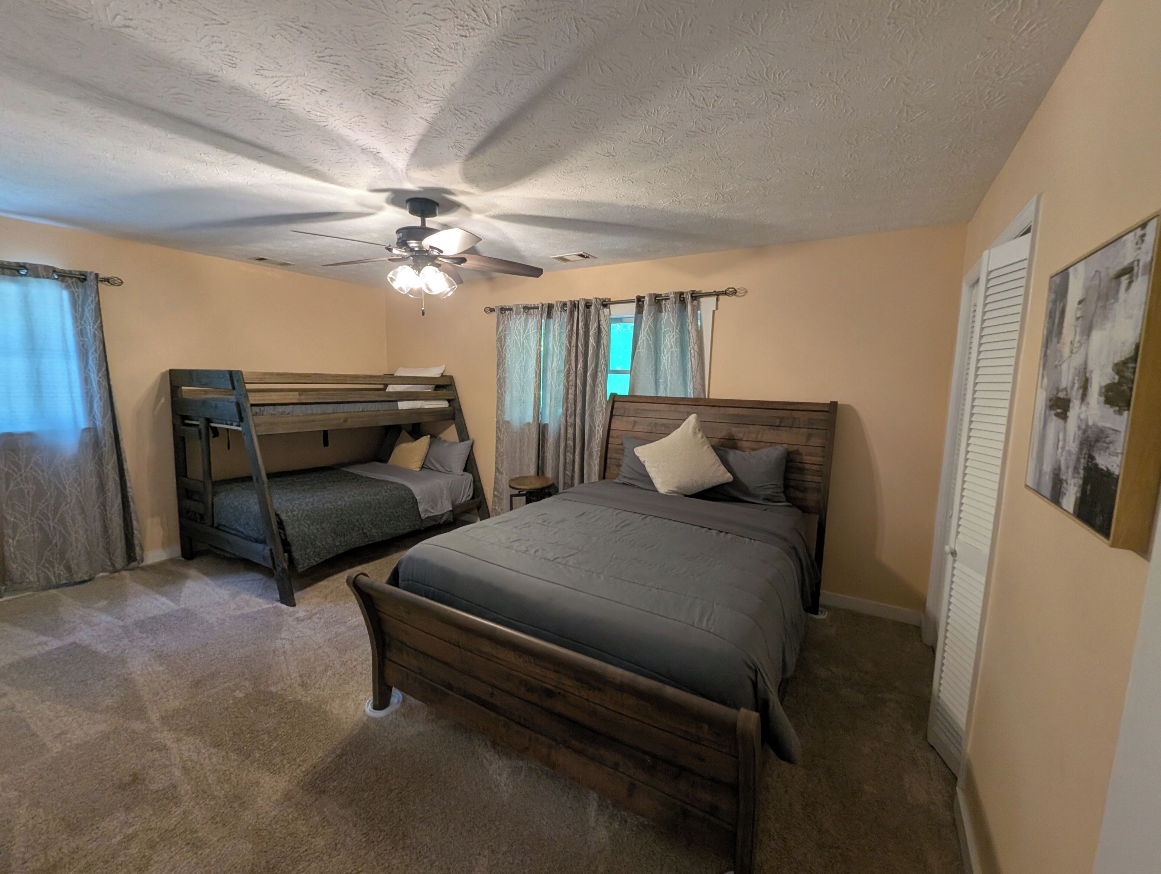 4 bedrooms, free WiFi, bed sheets