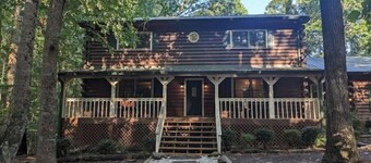 NEWLY RENOVATED Cozy Elegant Cabin Good for Large Groups