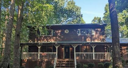 NEWLY RENOVATED Cozy Elegant Cabin Good for Large Groups