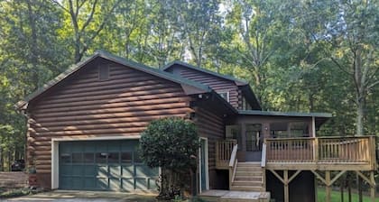 NEWLY RENOVATED Cozy Elegant Cabin Good for Large Groups