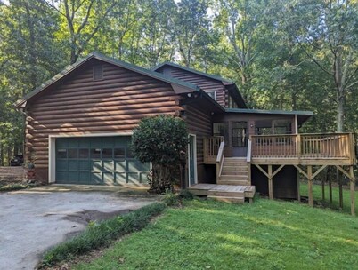NEWLY RENOVATED Cozy Elegant Cabin Good for Large Groups