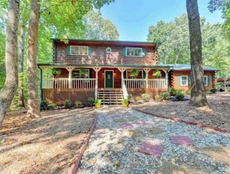 Esterni. NEWLY RENOVATED Cozy Elegant Cabin Good for Large Groups