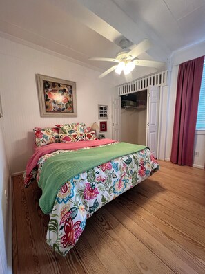 3 bedrooms, travel cot, free WiFi, bed sheets