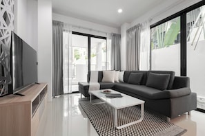 4 bedrooms, desk, blackout curtains, iron/ironing board