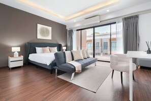 Desk, blackout drapes, iron/ironing board, free cribs/infant beds - Chao Wilai Residence | Naiyang Beach | HKT Airport (Sa Khu)