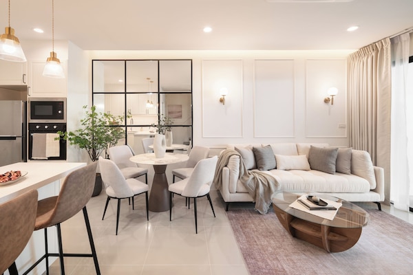 Desk, blackout drapes, iron/ironing board, free cribs/infant beds