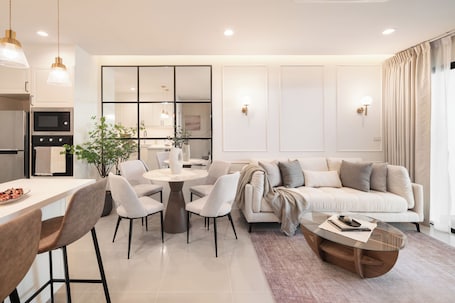 Desk, blackout drapes, iron/ironing board, free cribs/infant beds