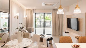 4 bedrooms, desk, blackout curtains, iron/ironing board