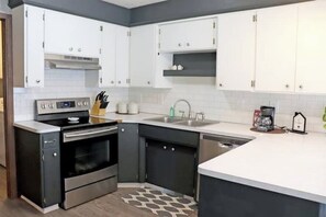 Fridge, microwave, oven, stovetop - Spacious Home Away From Home! (Bismarck)