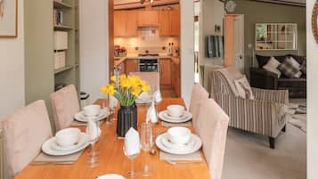 Cottage | Dining