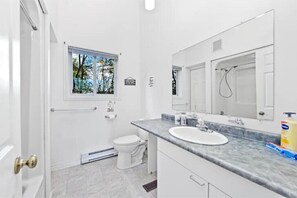 Dusche, Haartrockner, Toilettenpapier