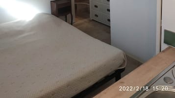 1 bedroom, bed sheets