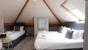 Cottage | 13 bedrooms, WiFi (free), individually decorated, individually furnished