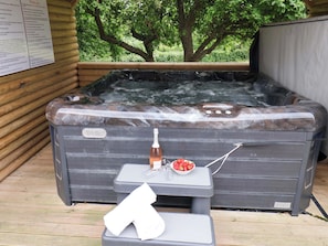 Mökki | Ulkoporeallas