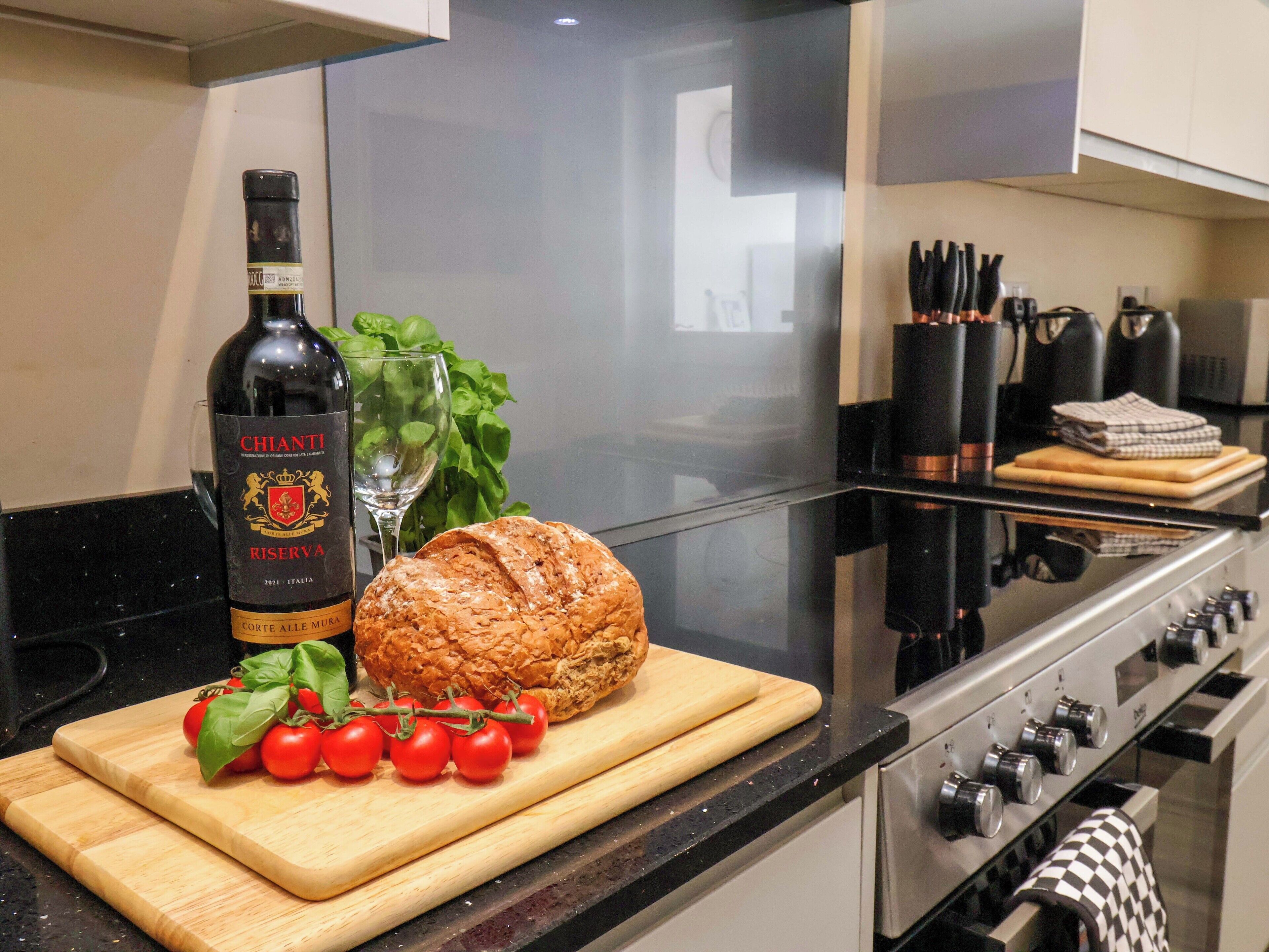 Cottage | Private kitchen | Fridge, dishwasher, electric kettle, toaster