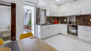 Fridge, microwave, oven, stovetop - Stunning Flat in Silves by LovelyStay (Silves)