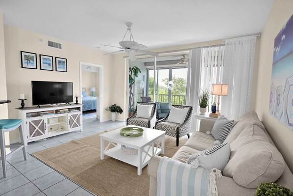 Smart TV, DVD player, books - Beach Access | Lanai | Kayak & Boat Rentals (Fort Myers Beach)