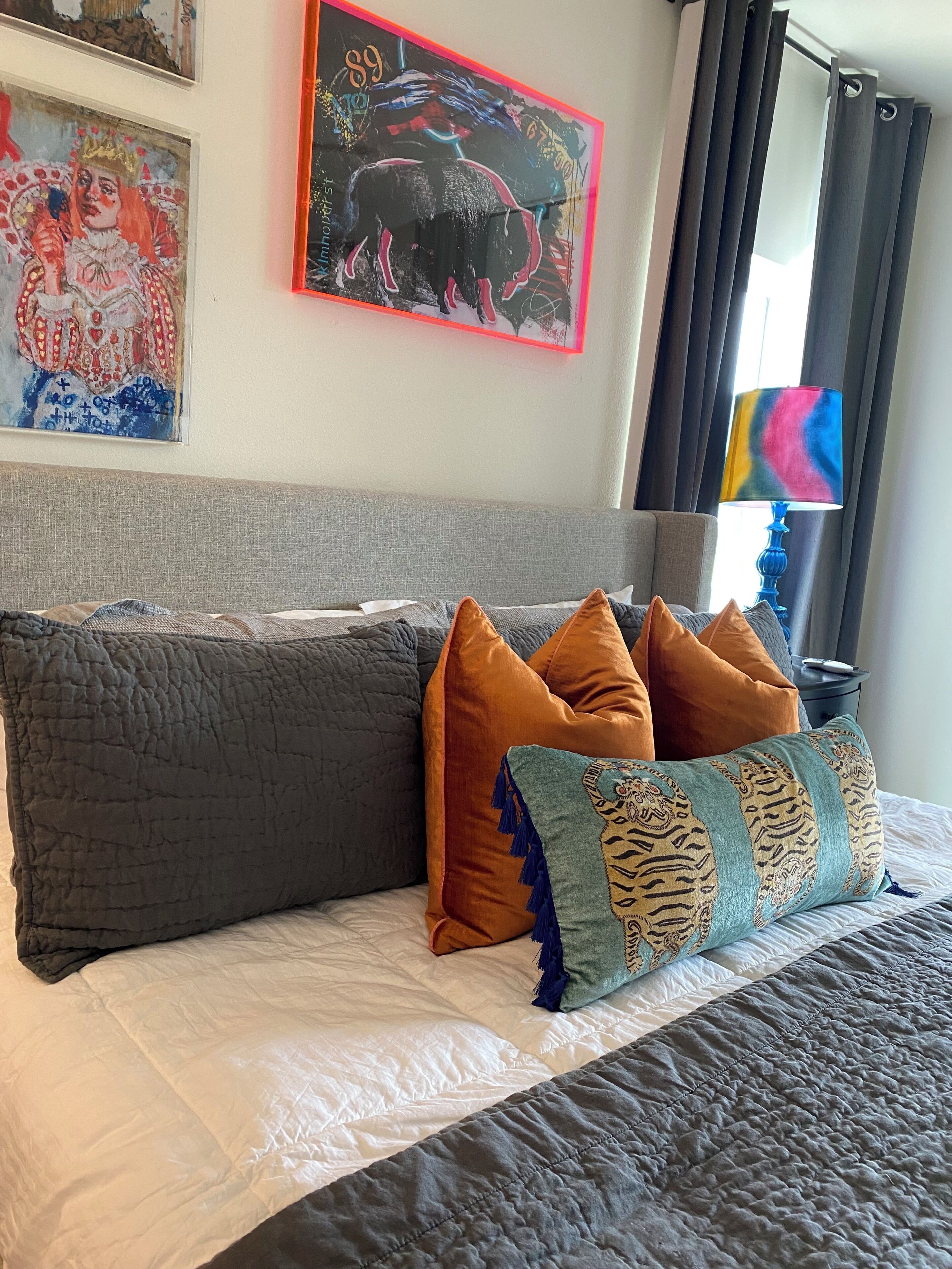 The Art House - a Stylish/Artsy Tri-Level Luxury Townhouse on Lake Hamilton!