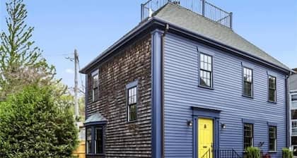 Steps off Thames St | Center of Town 3BR/2BA