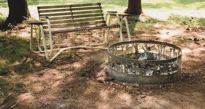 Kishauwau Cabins: Illini Cabin with Kitchen/Fire Pit Near Starved Rock, Sleeps 6