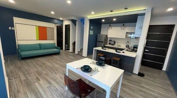 Smart TV, pebolim, mesa de pingue-pongue