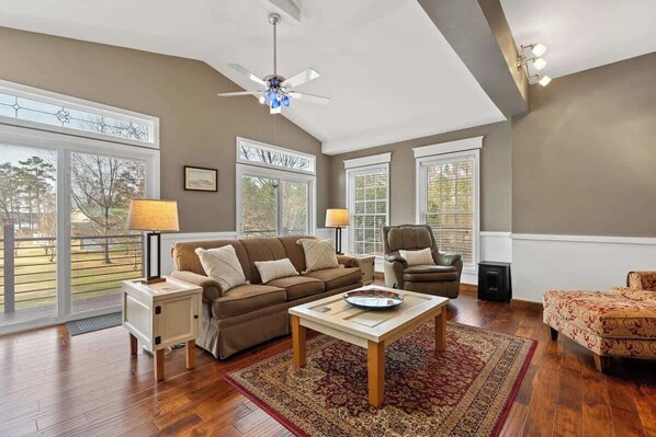 Téléviseur connecté, jeux vidéo, chaîne audio, bureau