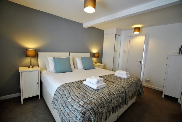 2 bedrooms, iron/ironing board, bed sheets - The Cottage by the Harbour, St Monans (Saint Monans)