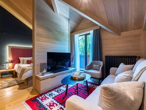 Minibar, soundproofing, free WiFi, bed sheets