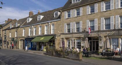 Country retreat with stunning views - Guddlebrook Two