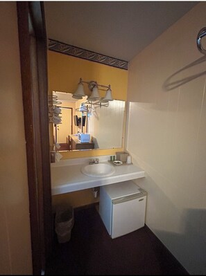 Single Room | Desk, laptop workspace, rollaway beds, free WiFi