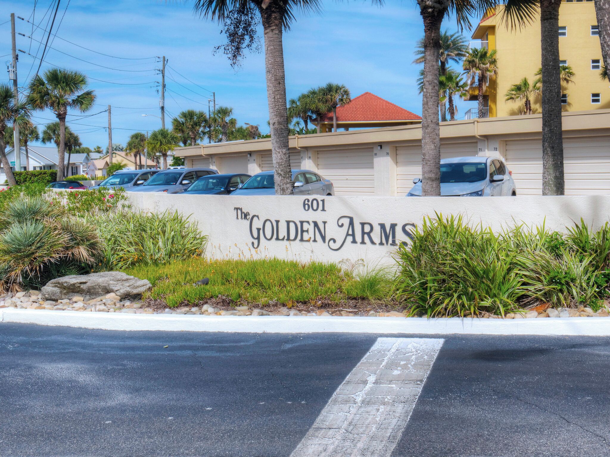 This condominium is a 2 bedroom(s), 2 bathrooms, located in New Smyrna Beach, FL.