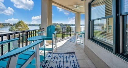 Luxury Lakefront Condo In The Heart of Smith Mtn. Lake!!! 4BR 3BA!!!