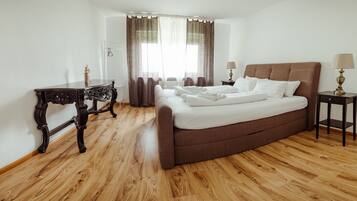 4 Schlafzimmer, Bügeleisen/Bügelbrett, Reisekinderbett, kostenloses WLAN