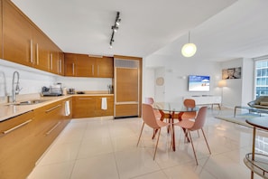 Fridge - Icon Luxury 34th Floor Amazing Oceanview, Brickell (Miami)