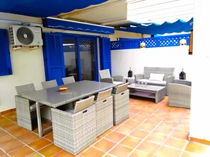 Outdoor dining - Beachfront 3 Bed Apt San Luis De Sabinillas (San Luis de Sabanillas)