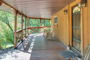 Terrace/patio - French Lick Getaway w/ Deck, Grill & Fire Pit! (French lick)
