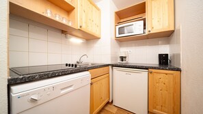 Fridge, microwave, dishwasher, coffee/tea maker